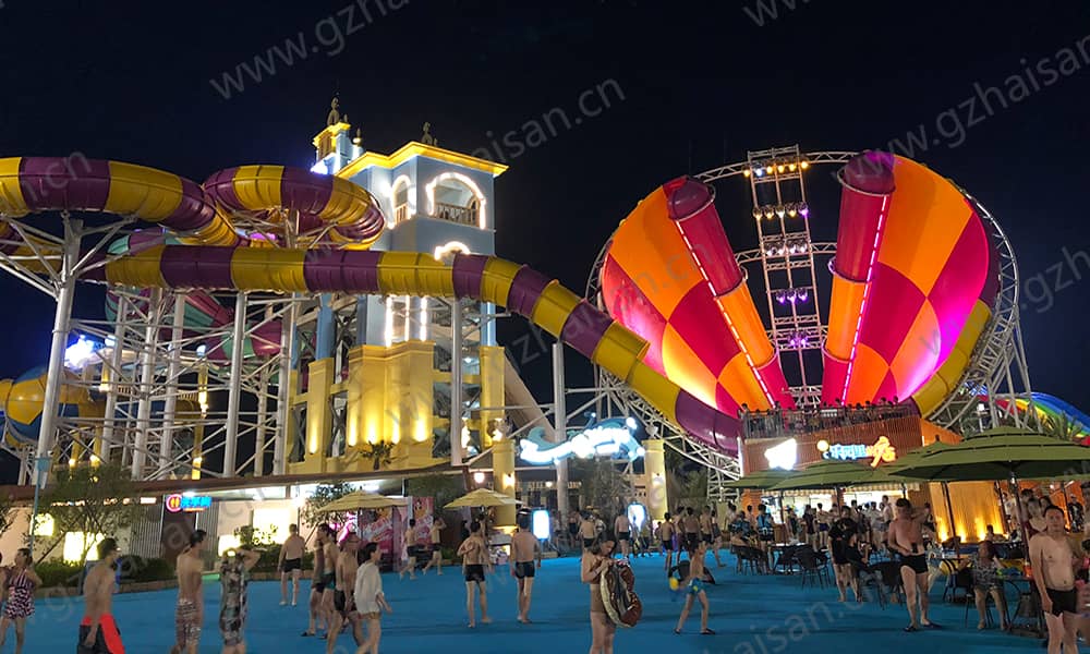 光与电完美结合的水上乐园设备投入运行