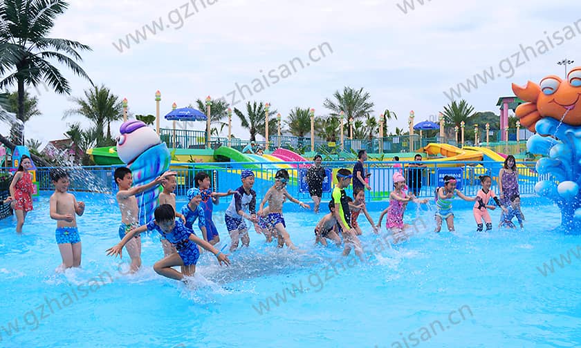 浙江宁波大目湾阿拉的海水上乐园戏水池