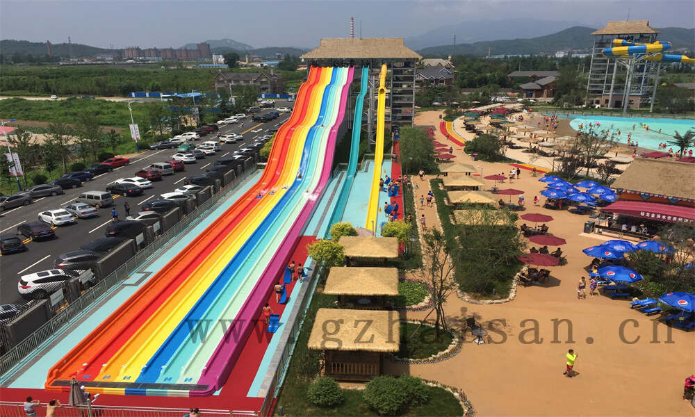 水滑梯设备的结构主要有几部份组成