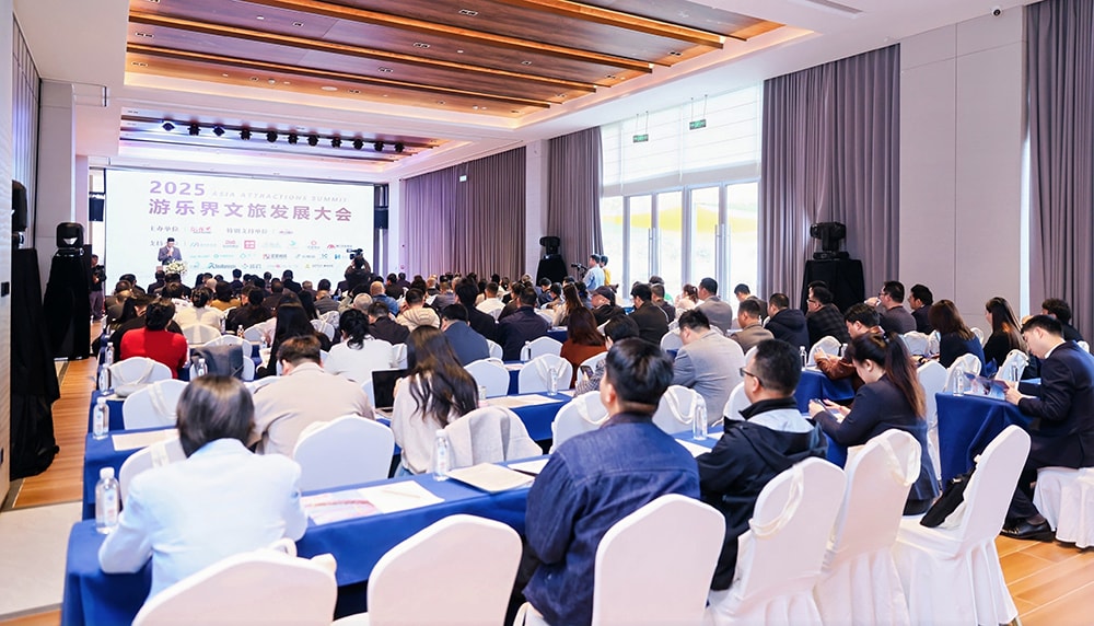 科技铸就非凡体验，专业成就行业标杆——pa视讯游乐荣膺2025金冠奖“杰出水滑道设备奖”