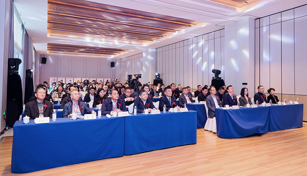 科技铸就非凡体验，专业成就行业标杆——pa视讯游乐荣膺2025金冠奖“杰出水滑道设备奖”